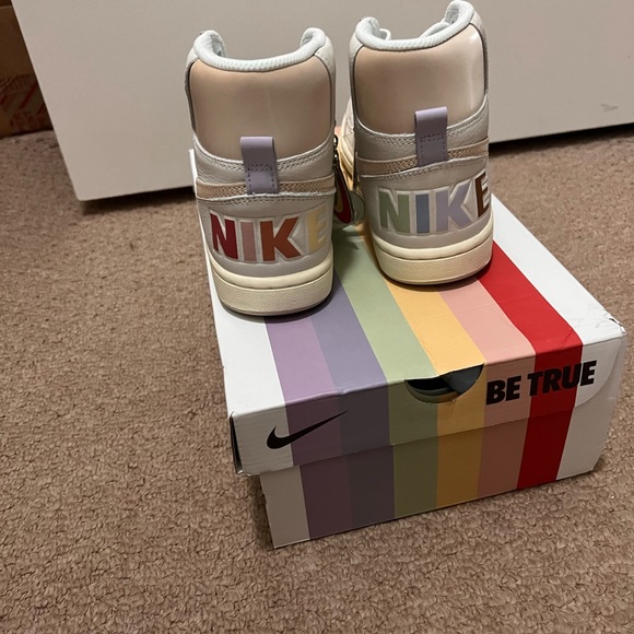 NIKE “BE TRUE” TERMINATOR HIGH BT WOMENS SIZE 7 SUMMIT WHITE/SANDDRIFT WHITE - Picture 8 of 11